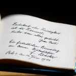 Poesia visiva, a Milano la mostra che unisce Regione e Vaticano