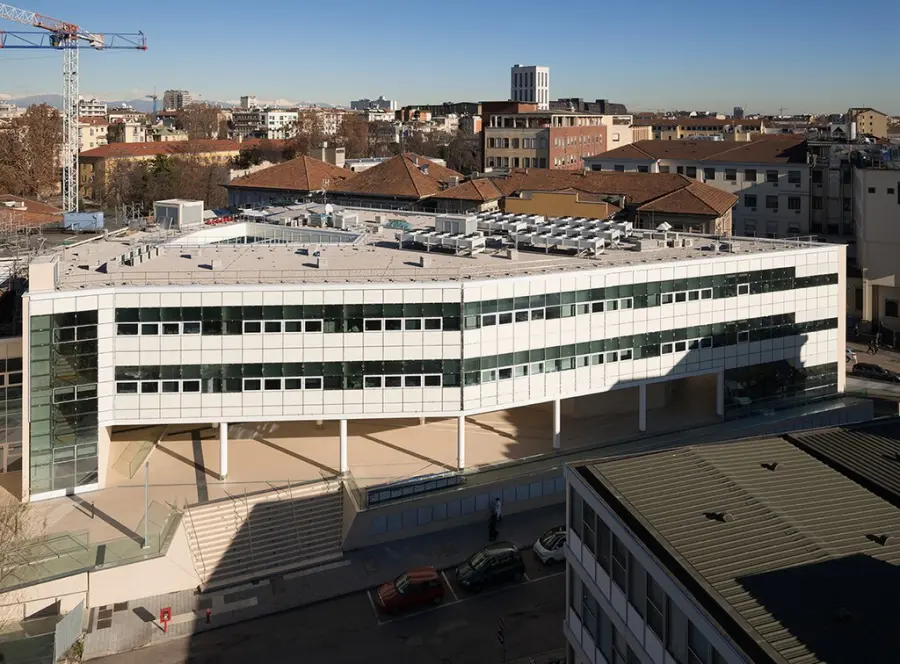 Crans-Montana, un ferito lascia il Niguarda: trasferito al Policlinico per cure respiratorie avanzate