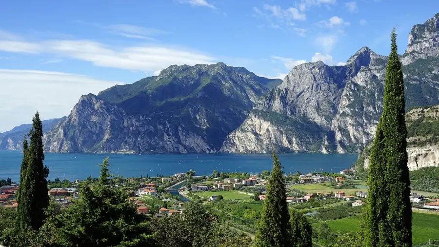 Accordo tra Lombardia, Veneto e Trento per studiare il futuro della pesca nel Lago di Garda