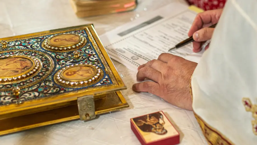 Dediche per la Cresima: parole autentiche per un momento che diventa memoria