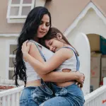 “Una casa per ricominciare”: la Lombardia rende strutturale l’autonomia abitativa per le donne che escono dalla violenza