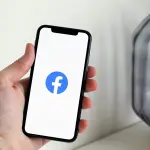 Cos’è un poke su Facebook: il significato nascosto di un gesto digitale