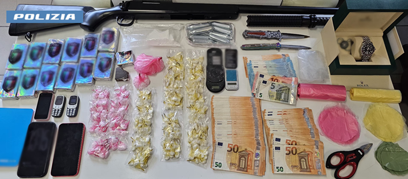 Milano, arrestato 36enne con oltre un chilo di hashish e cocaina nascosti in casa