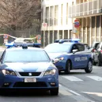Milano, tre interventi della Polizia in poche ore: arresti per furti, droga e armi