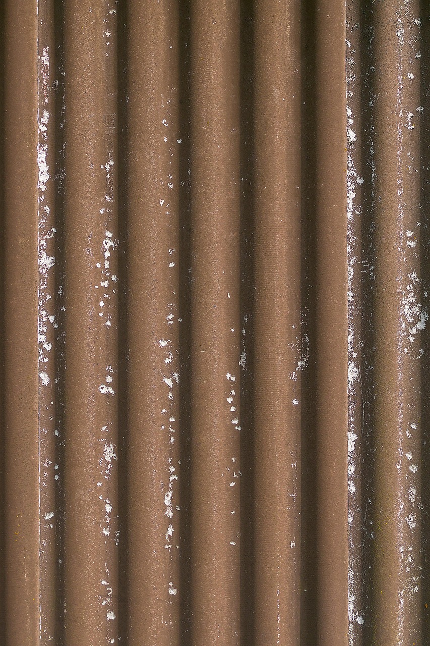 Lombardia, 4,5 milioni per la rimozione dell’amianto negli edifici Aler