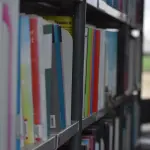 Milano punta sulle librerie di quartiere: al via il bando per nuovi spazi nei municipi