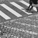 Milano, marciapiedi più sicuri: installati oltre 400 paletti anti-sosta