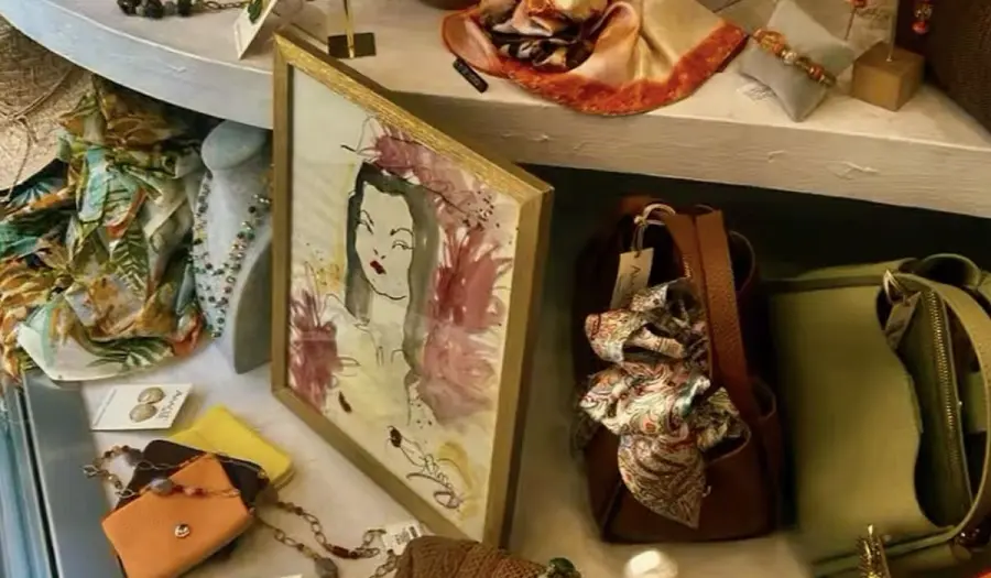 PortaMi porta l’arte nei negozi di Porta Romana con “Donna d’oro”