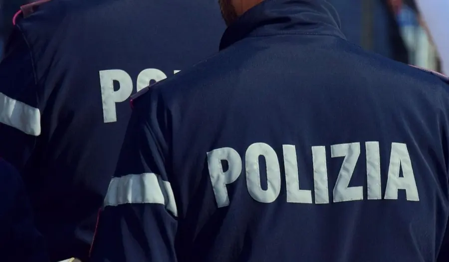 Cesate, 190 chili di droga tra auto e box: due arresti