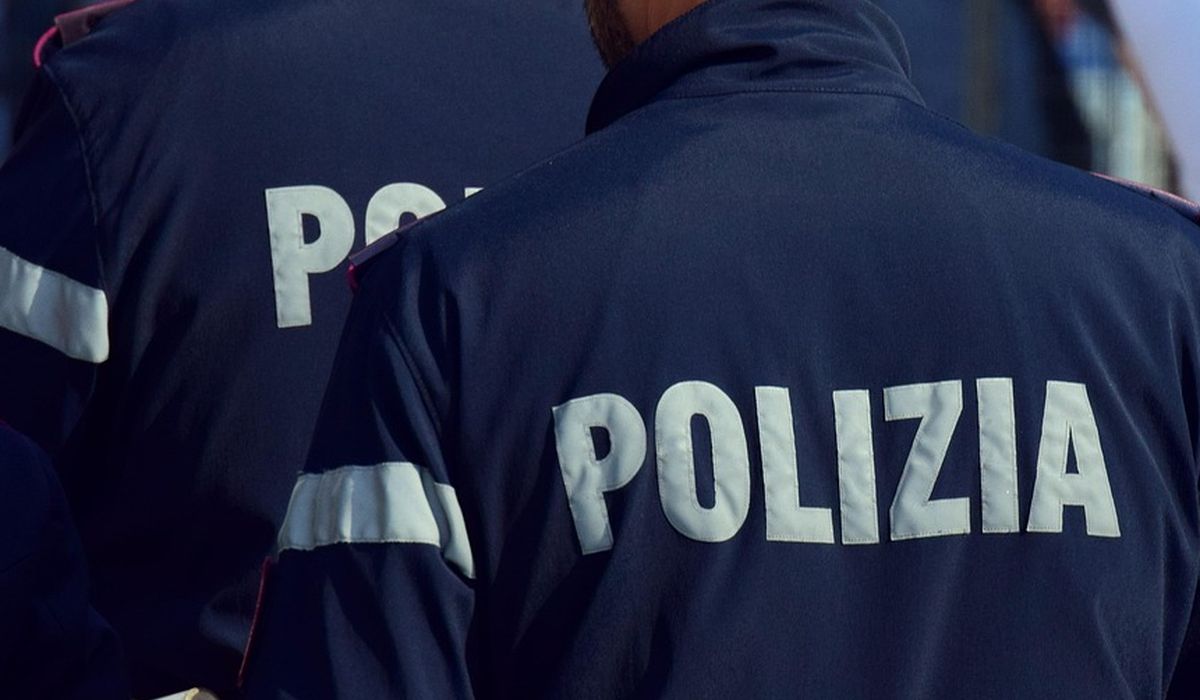 Cesate, 190 chili di droga tra auto e box: due arresti