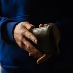 Truffe agli anziani a Milano, 49enne arrestato: colpi da 15mila euro
