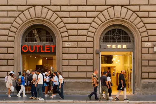 Milano, guida American Express racconta 30 negozi di quartiere