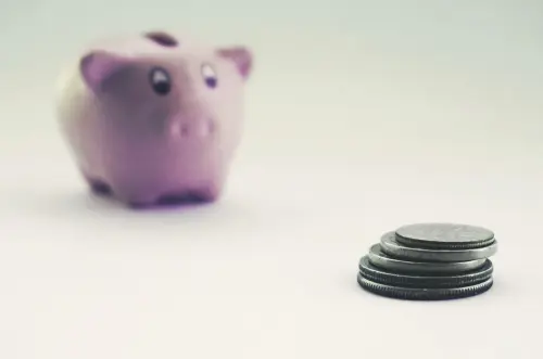Come risparmiare ogni mese: piccoli cambiamenti che, con il tempo, fanno la differenza