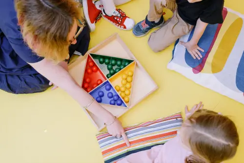 Bambini 0-3 anni, Assonidi: nei nidi niente schermi