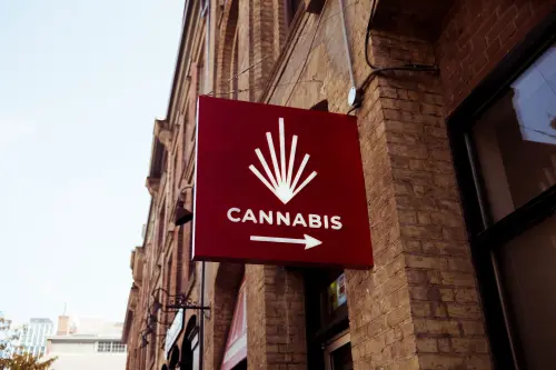 Milano, il Questore sospende per sette giorni la licenza di un cannabis shop in via Medici