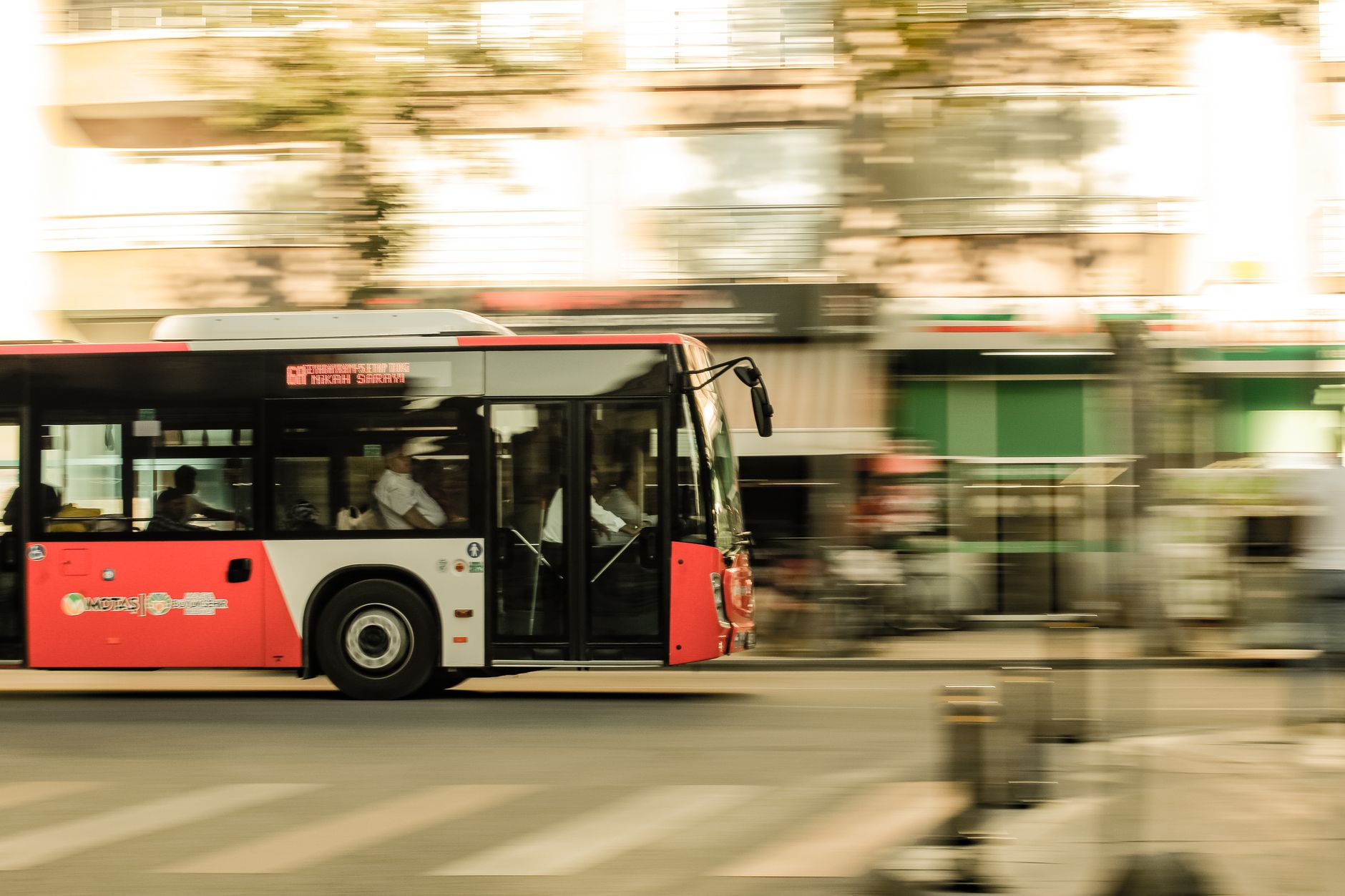 Milano, oggi il Forum Mobilità: intesa sulla guida autonoma